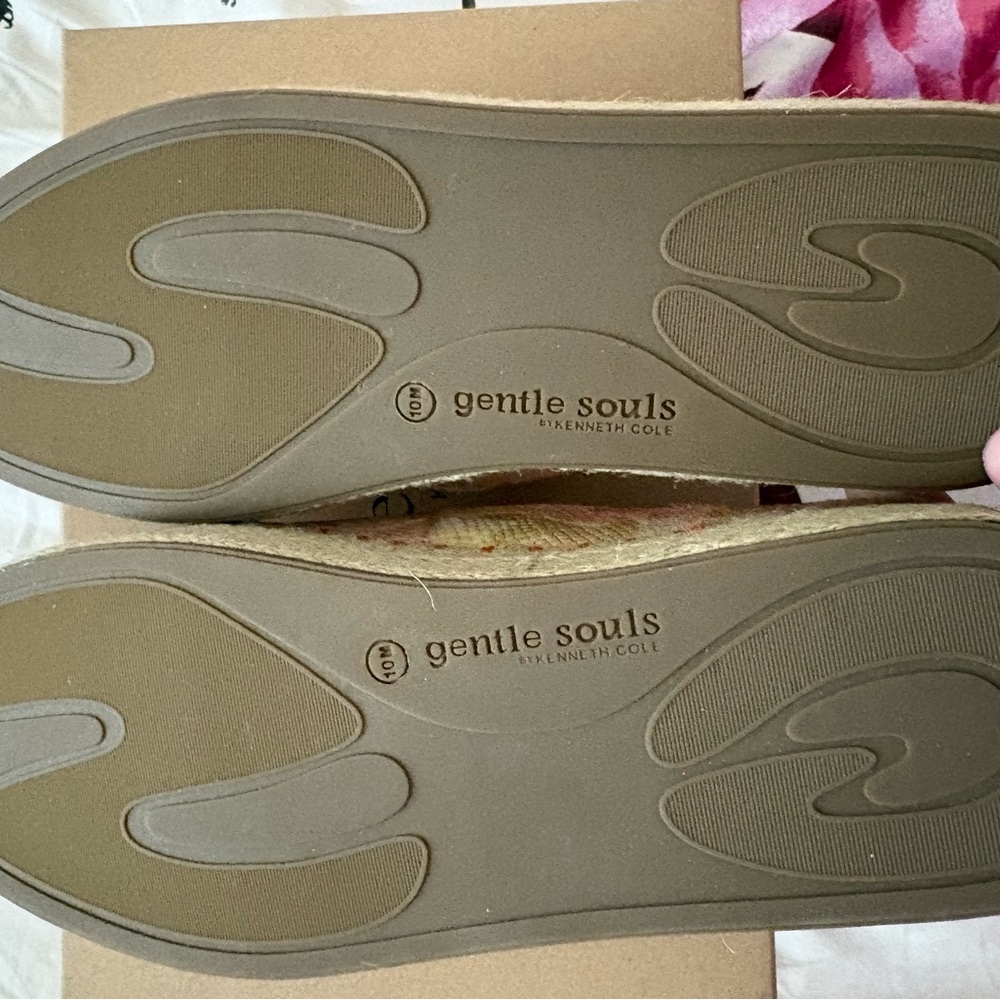 NWT Gentle Souls Vibrant Pink and Yellow Clogs Size 10 - Picture 7 of 9